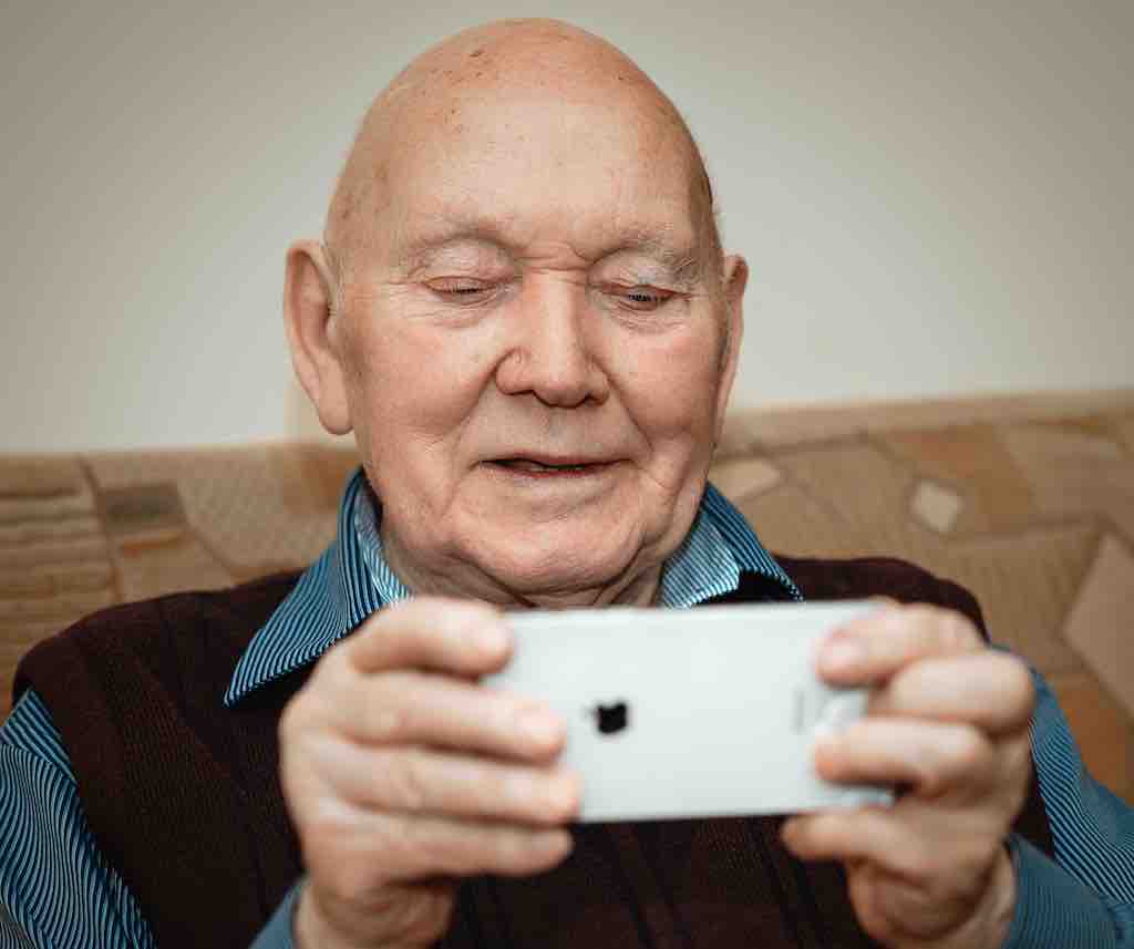 7 Sources of Low Cost Internet for Seniors – DailyCaring